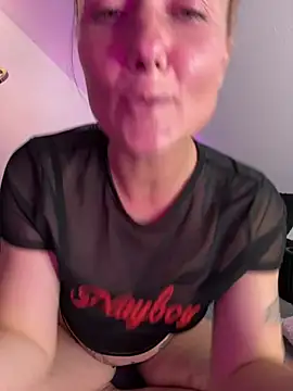 SpicyKylieFoxx live