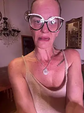 LucyLingerie78 live