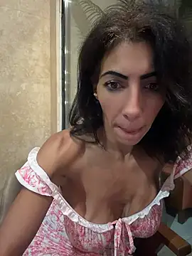 Yasmiinee live