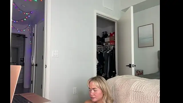 ElenaErickson live