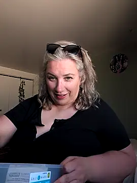 Canadian_BBW live