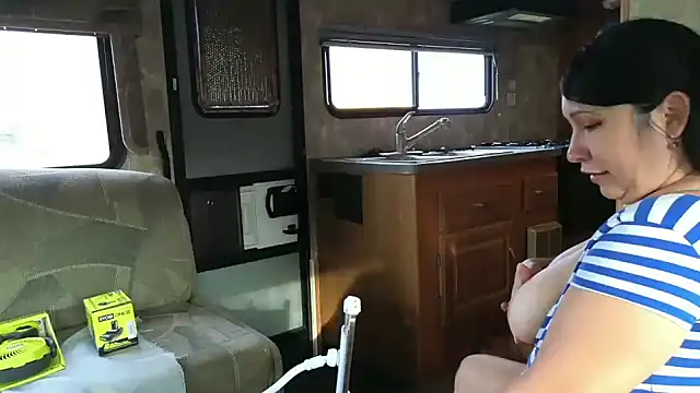 Vickiebee live