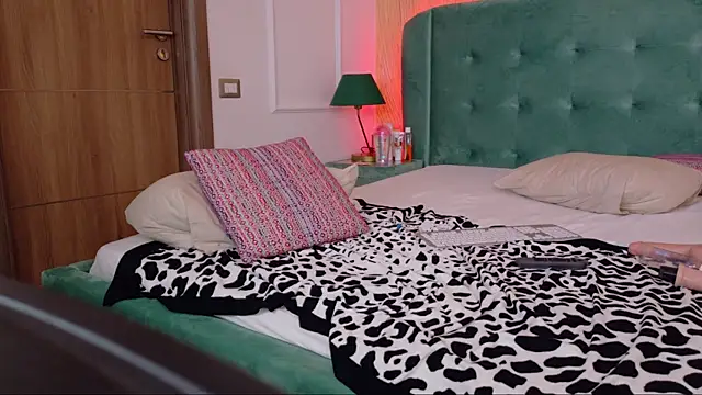 Daniela-Crudu live