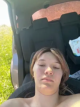girl-Emily live