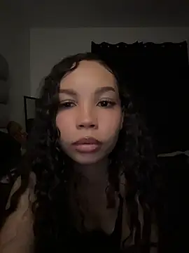 nikkiloveee live