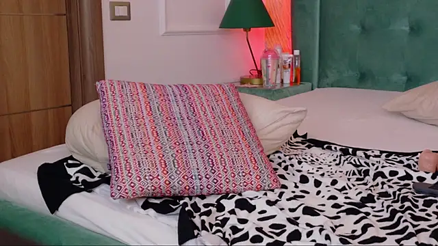 Daniela-Crudu live