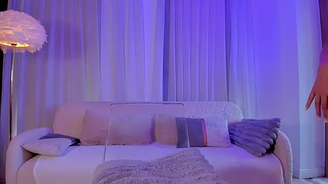 ArianaXO_ live