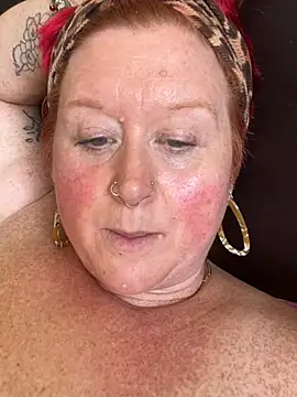 BustyRedxx live