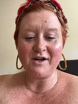 BustyRedxx live