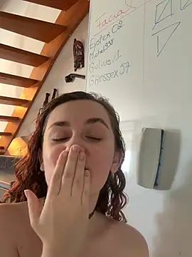 Ana_Delacour live