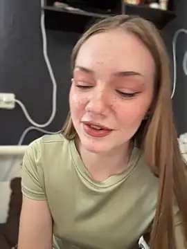 MilaMoone live