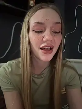 MilaMoone live