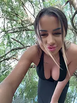 KirstieVegas live