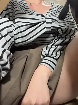 Emily-Nguyen live