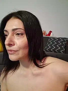 AryaSummersReal live