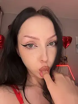 Lina_Thornton_ live