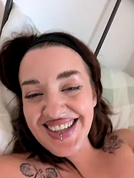Petite_Juicy_Olive live