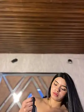 LunaMoore_Pink live