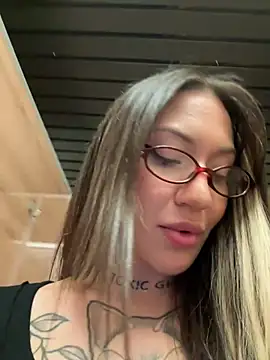 SaintSquirt live