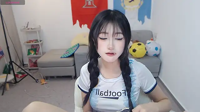 Lucya-a live