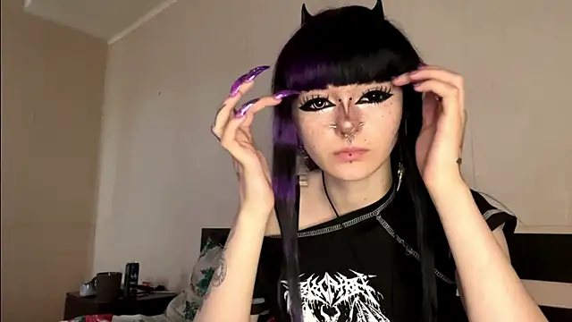 HolyCute live