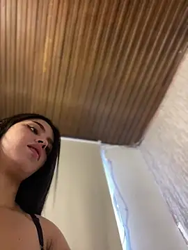 LunaMoore_Pink live