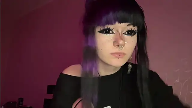 HolyCute live