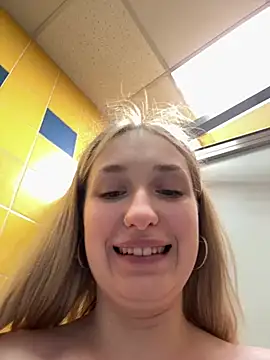 Polly_Pop live