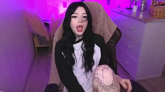 Emma_Kirks live