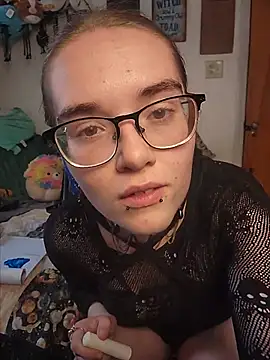 Izzy_Hellbourne live