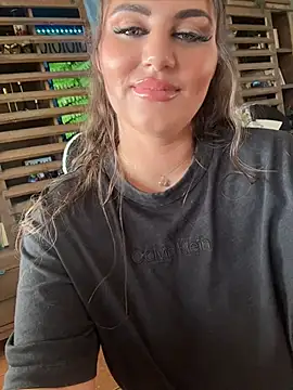 lovely_beast live