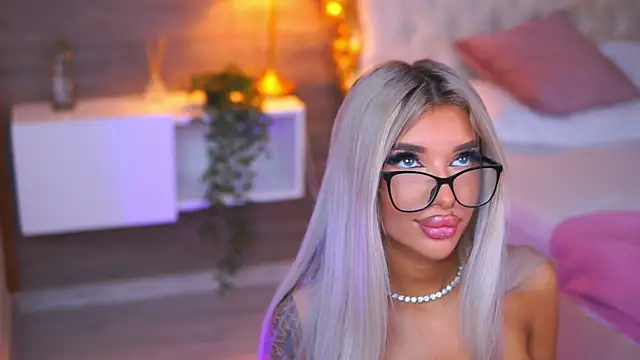Juicy_Jessye live