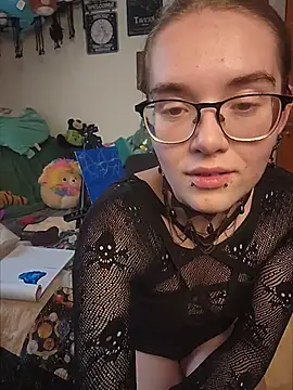 Izzy_Hellbourne live