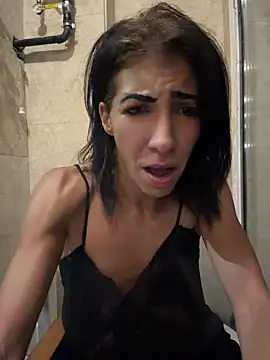 Yasmiinee live