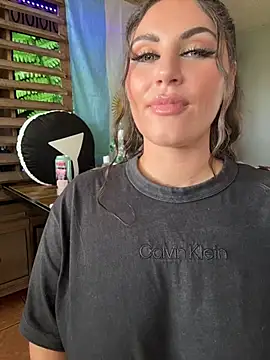lovely_beast live