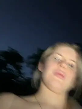 Holly-Glamour live