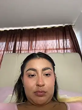 Elina_Hills live