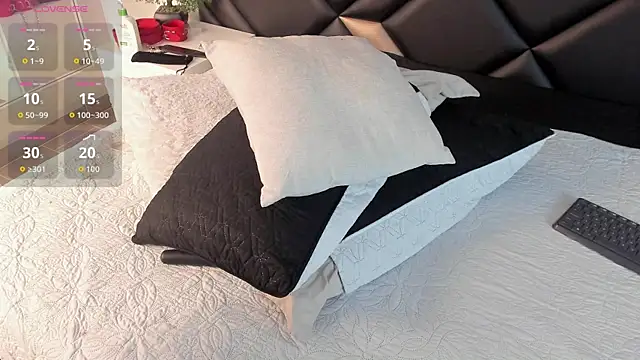 AdrianaHarlow live