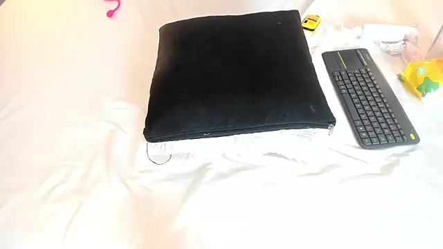 mask_red_girl live