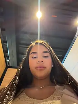 BellaLeclair live