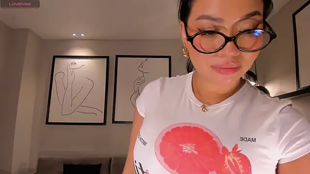 MollyJones_ profile