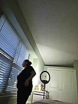 julimonroe live