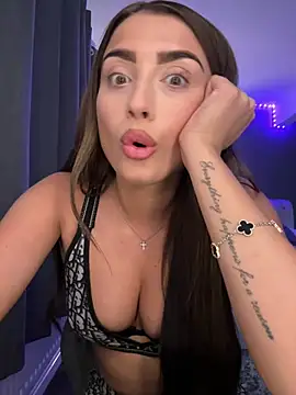 ellariverss live