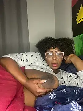 BoobsQueeen live