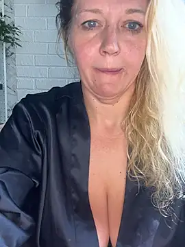JenniferCarmen live
