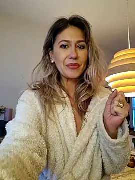 CelynaRoss live