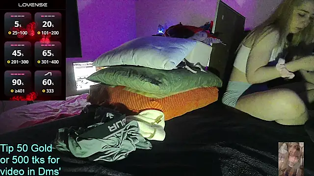 Blondiewithanass live