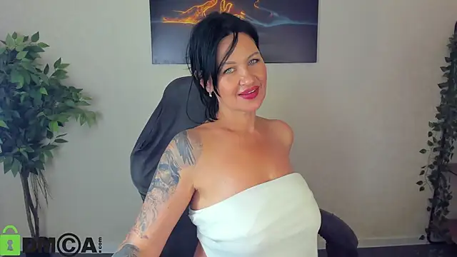 Sara_Devills live