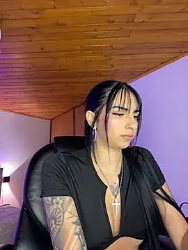 Hilary_pinkk live