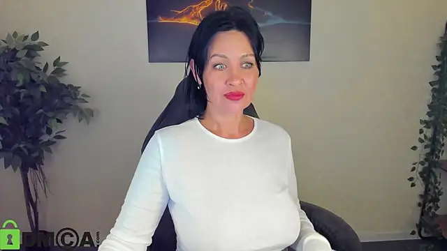 Sara_Devills live